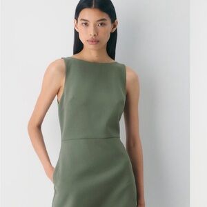 🌾Aritzia
Bond Dress - Crepette Sage Green (new with tags) 🌾